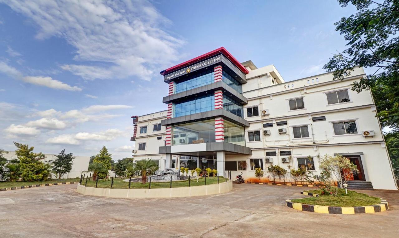 Grand Jp Inn Near 2 Km From Gundlupet Bus Stand المظهر الخارجي الصورة