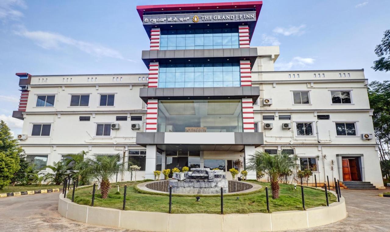 Grand Jp Inn Near 2 Km From Gundlupet Bus Stand المظهر الخارجي الصورة