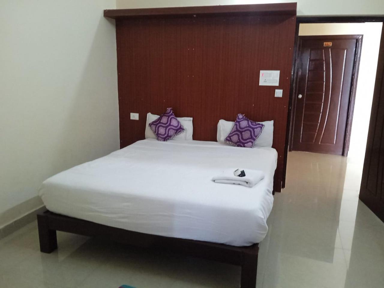 Grand Jp Inn Near 2 Km From Gundlupet Bus Stand المظهر الخارجي الصورة