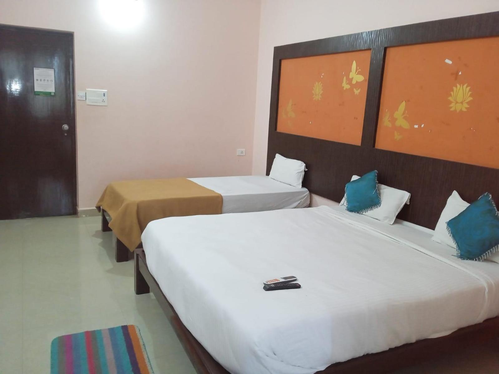 Grand Jp Inn Near 2 Km From Gundlupet Bus Stand المظهر الخارجي الصورة