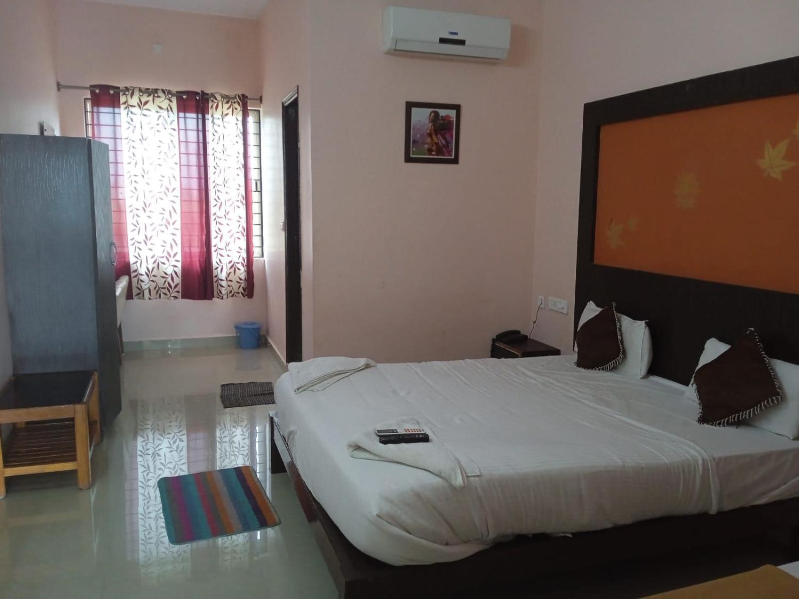 Grand Jp Inn Near 2 Km From Gundlupet Bus Stand المظهر الخارجي الصورة