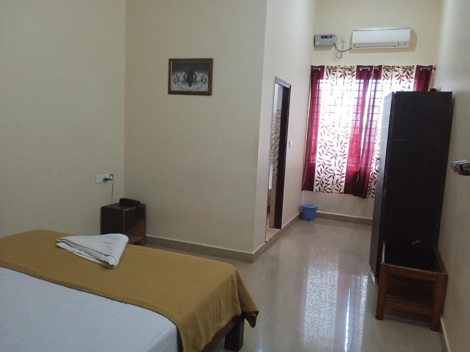 Grand Jp Inn Near 2 Km From Gundlupet Bus Stand المظهر الخارجي الصورة