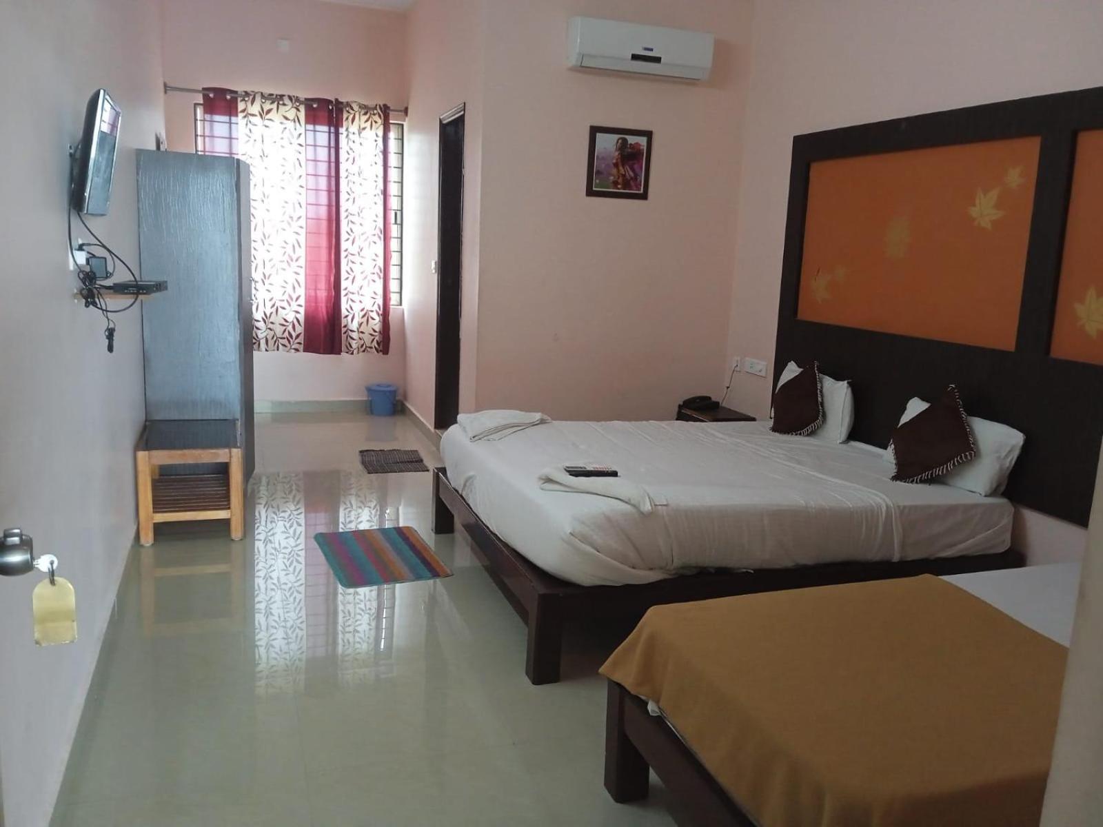 Grand Jp Inn Near 2 Km From Gundlupet Bus Stand المظهر الخارجي الصورة