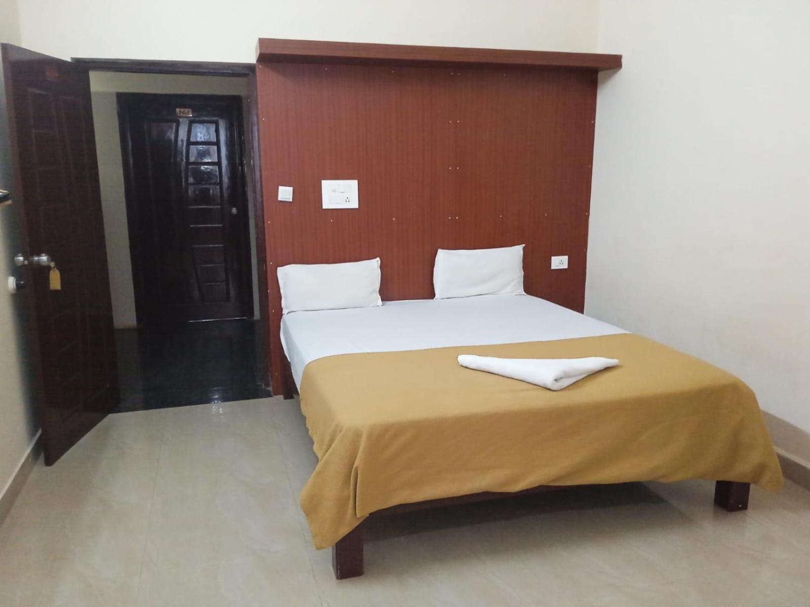 Grand Jp Inn Near 2 Km From Gundlupet Bus Stand المظهر الخارجي الصورة